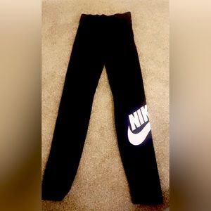 Nike leggings , size : xs , color : black and white .